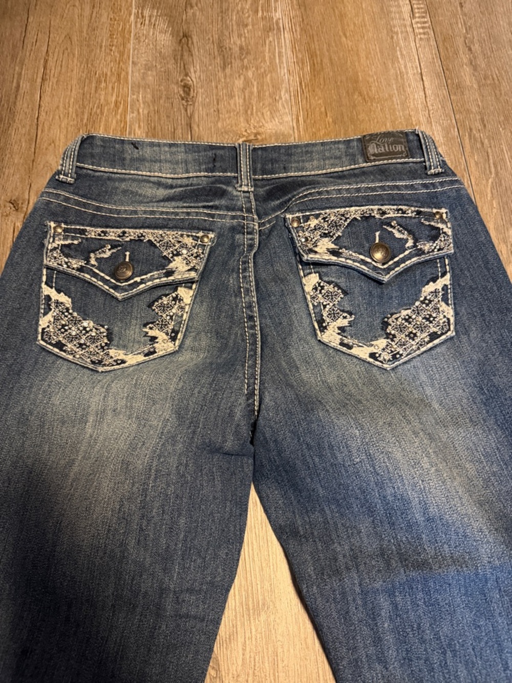 Love Nation Capris with White Lace-Style Pocket Detail